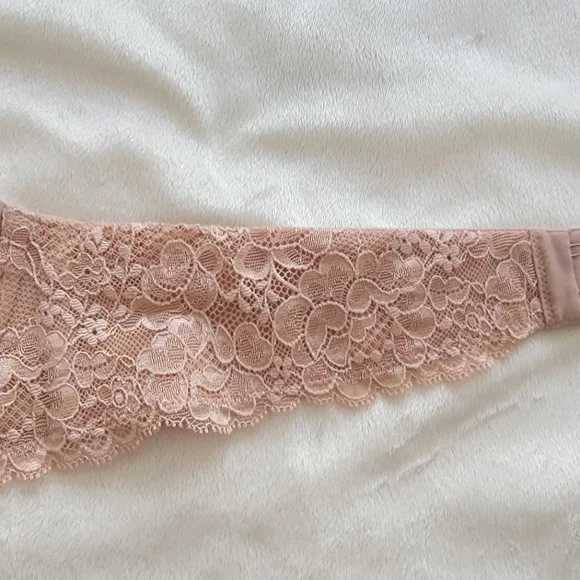 Victoria's Secret Lace Strapless Bra in Blush Pink, 34C - Picture 9 of 10
